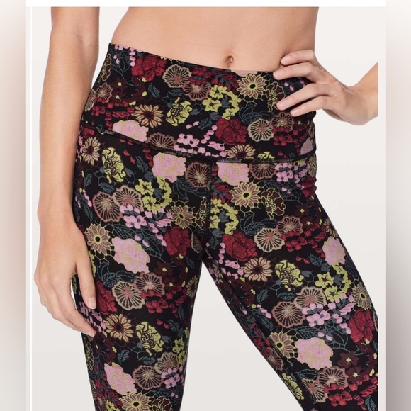 Lululemon Wunder Under Hi-Rise Tight 26" in Fluorolace Multi - Picture 3 of 10